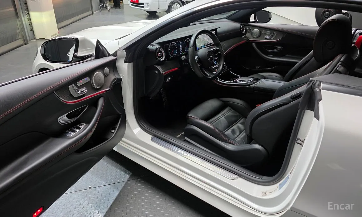 Фото 10 - Mercedes-Benz E-Class