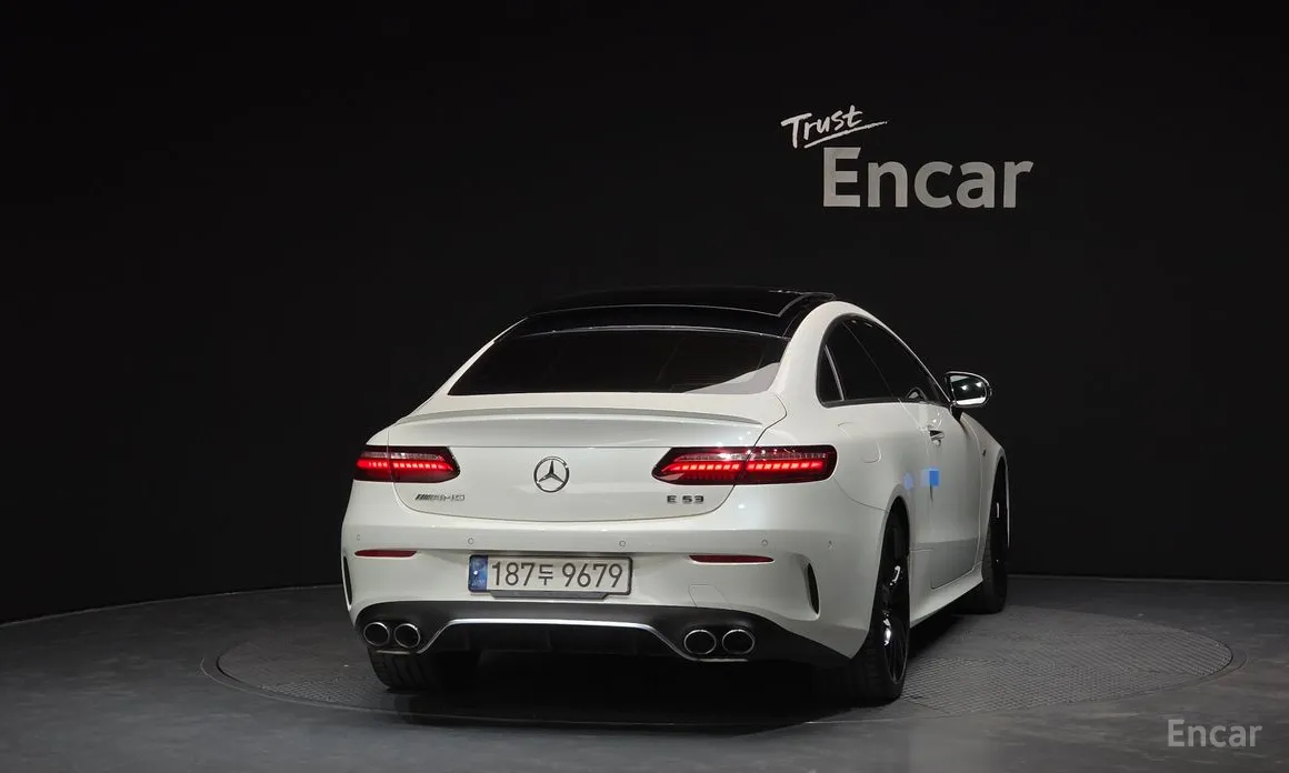 Фото 4 - Mercedes-Benz E-Class