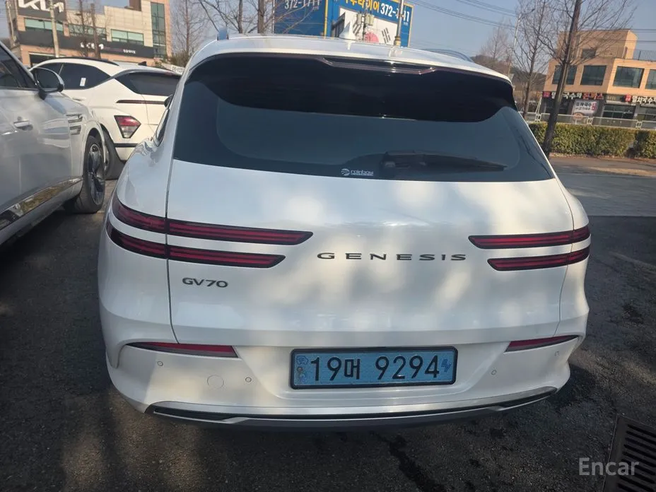 Фото 4 - Genesis GV70