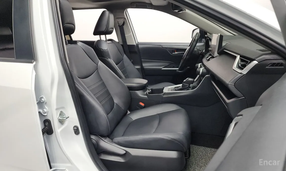 Фото 11 - Toyota RAV4