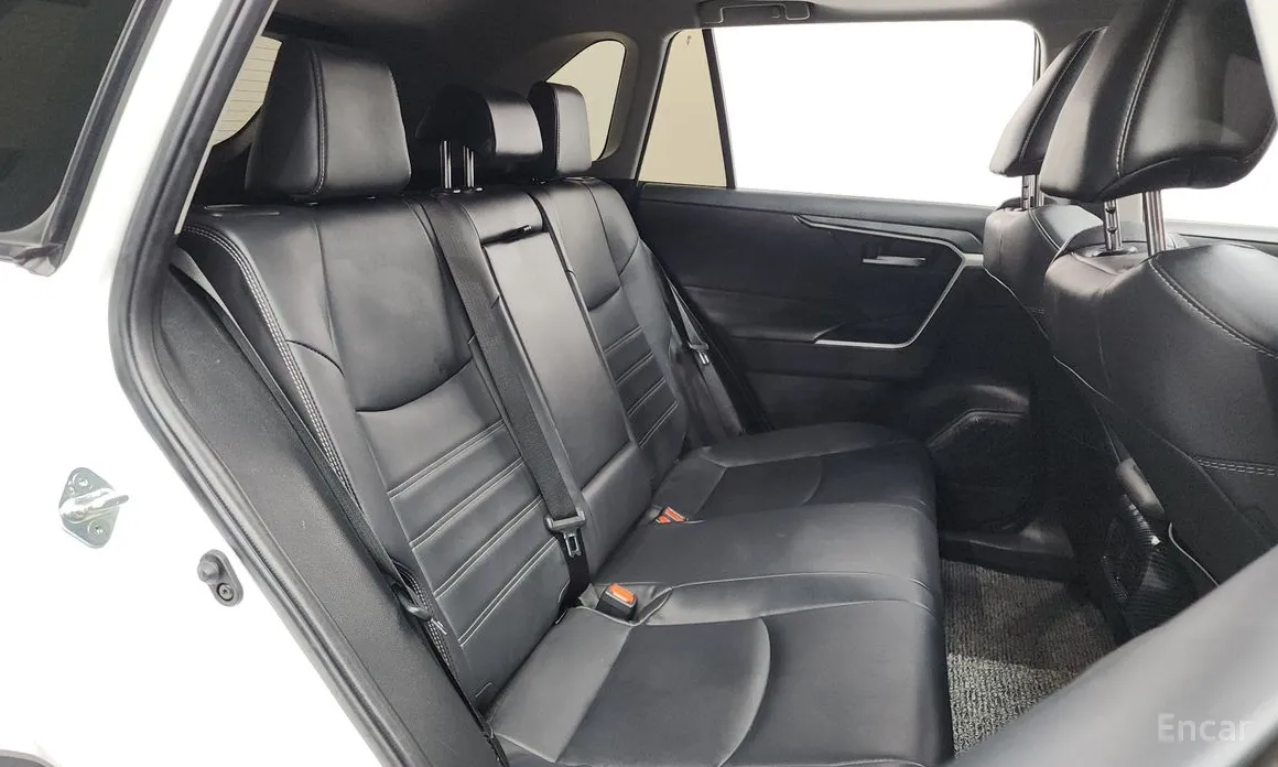 Фото 12 - Toyota RAV4