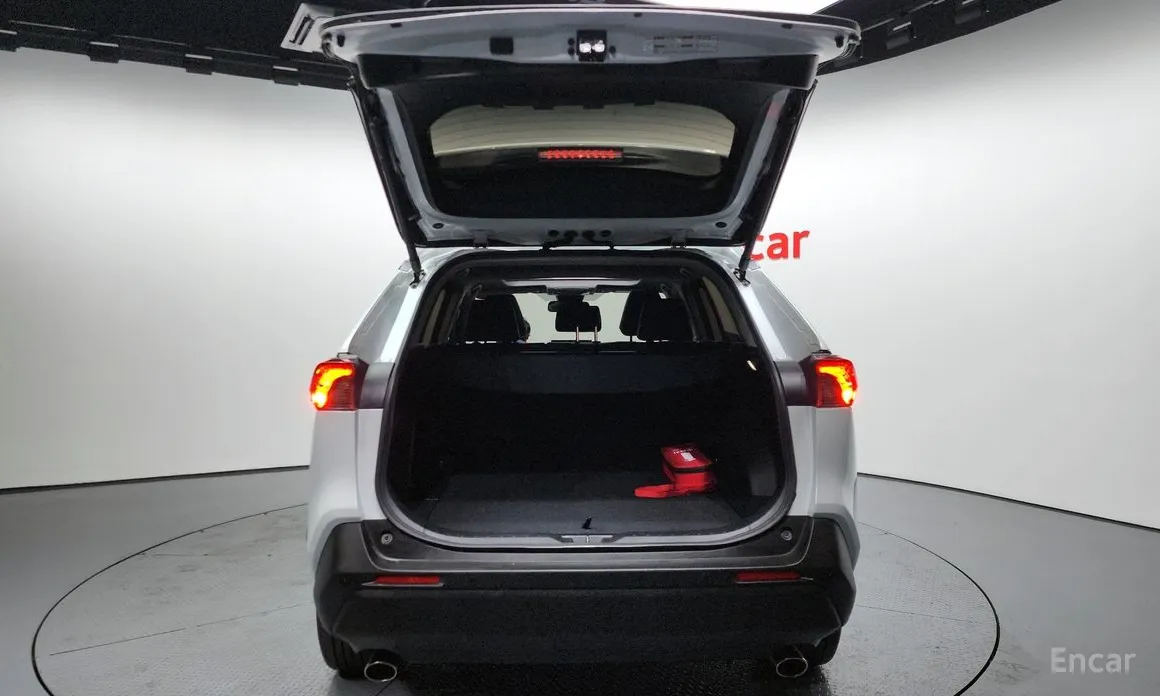 Фото 20 - Toyota RAV4