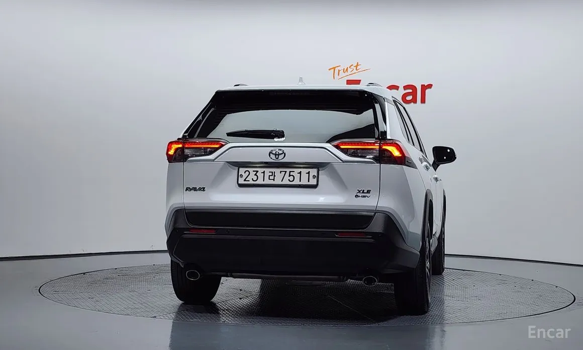 Фото 4 - Toyota RAV4