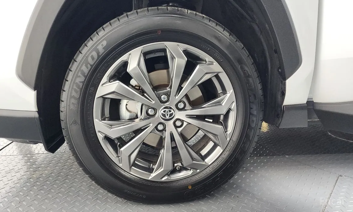 Фото 5 - Toyota RAV4