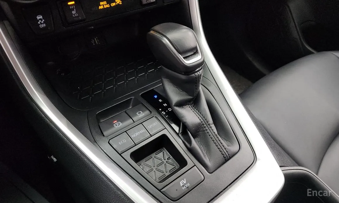 Фото 9 - Toyota RAV4