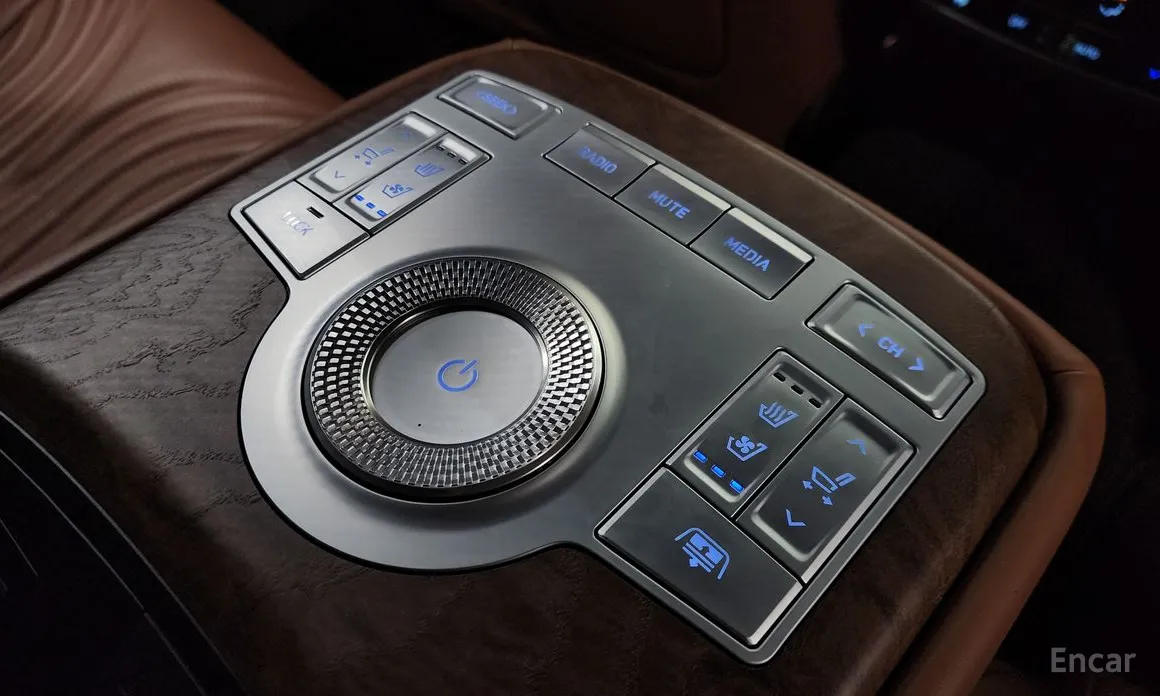 Фото 19 - Genesis G80