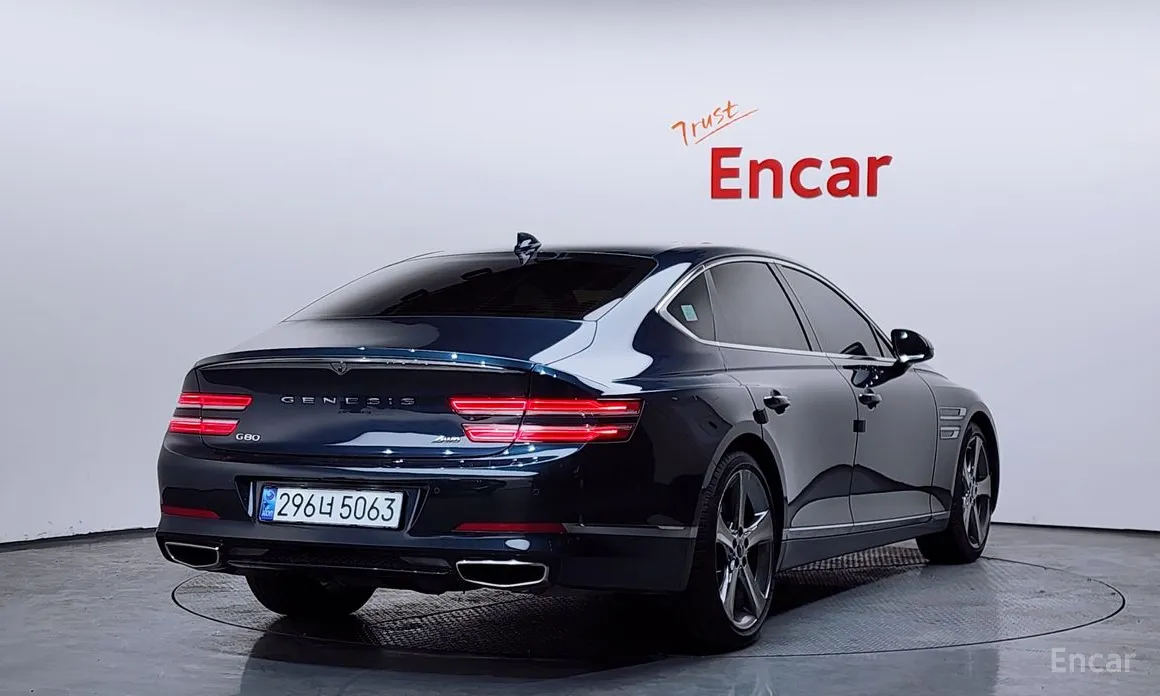 Фото 2 - Genesis G80