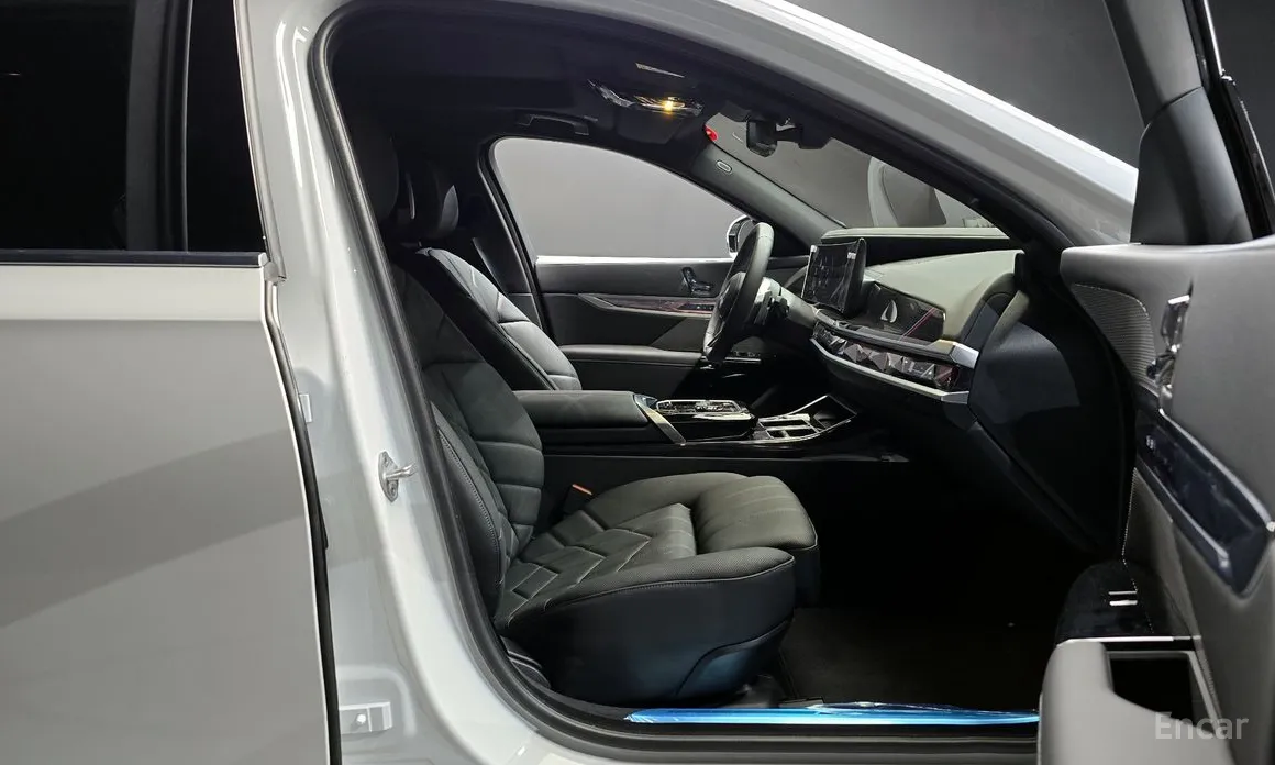 Фото 10 - BMW 7 Series