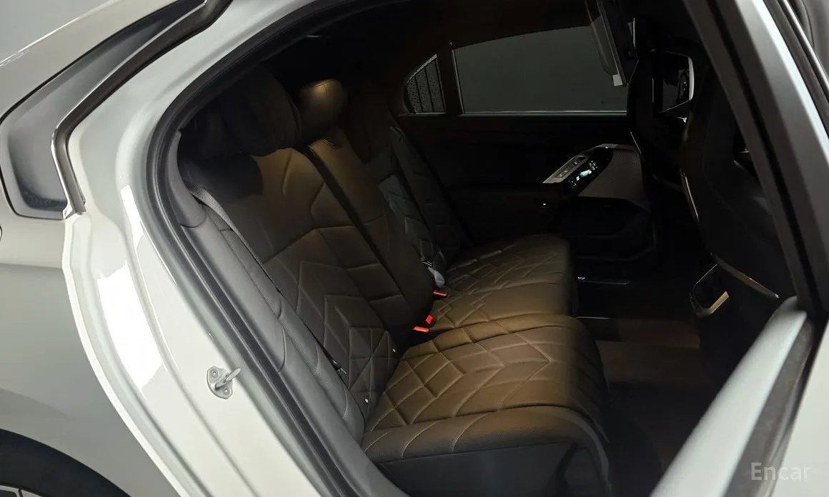 Фото 12 - BMW 7 Series