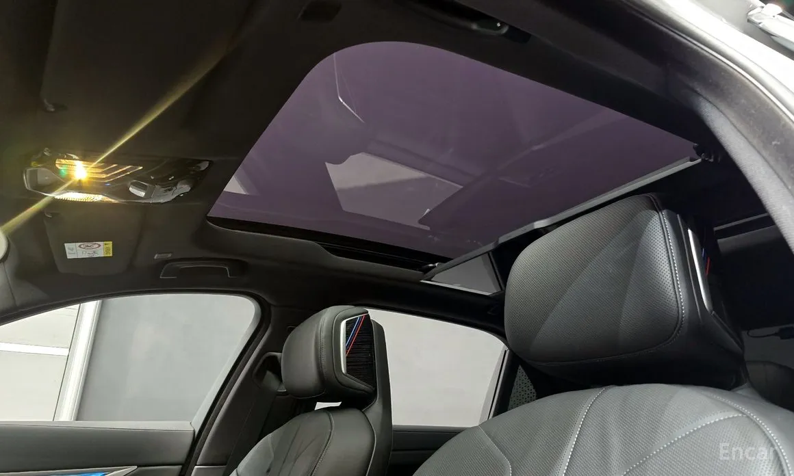 Фото 18 - BMW 7 Series