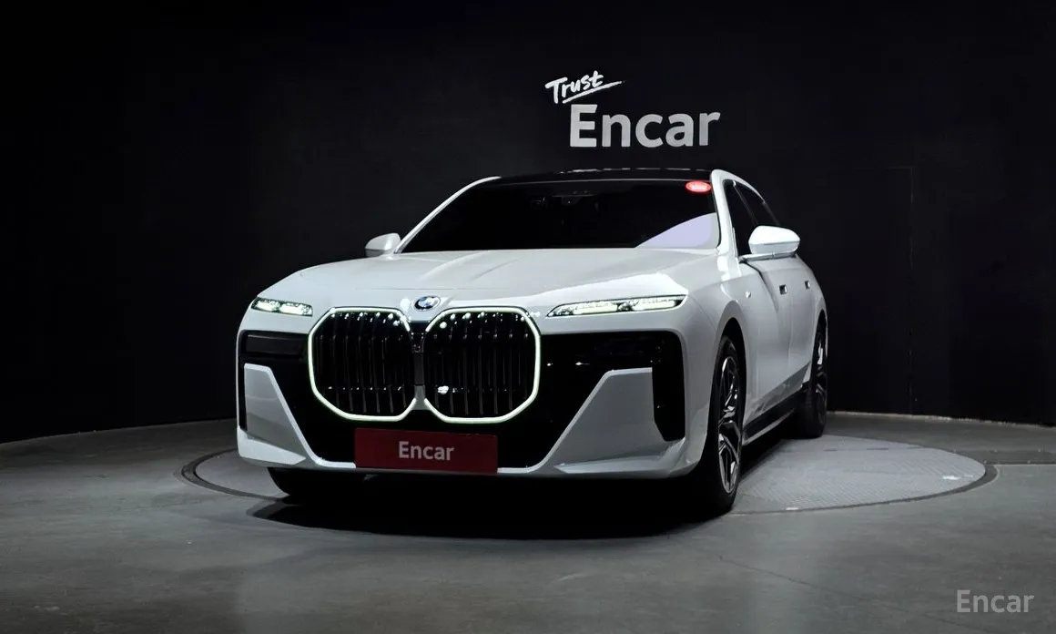 Фото 3 - BMW 7 Series