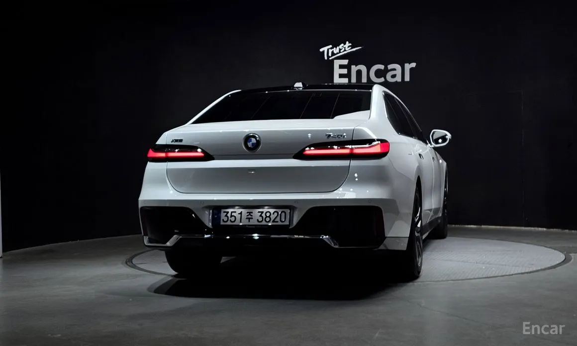 Фото 4 - BMW 7 Series