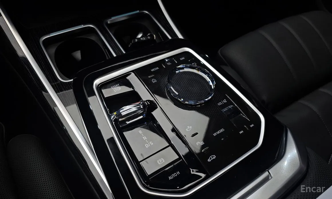 Фото 9 - BMW 7 Series