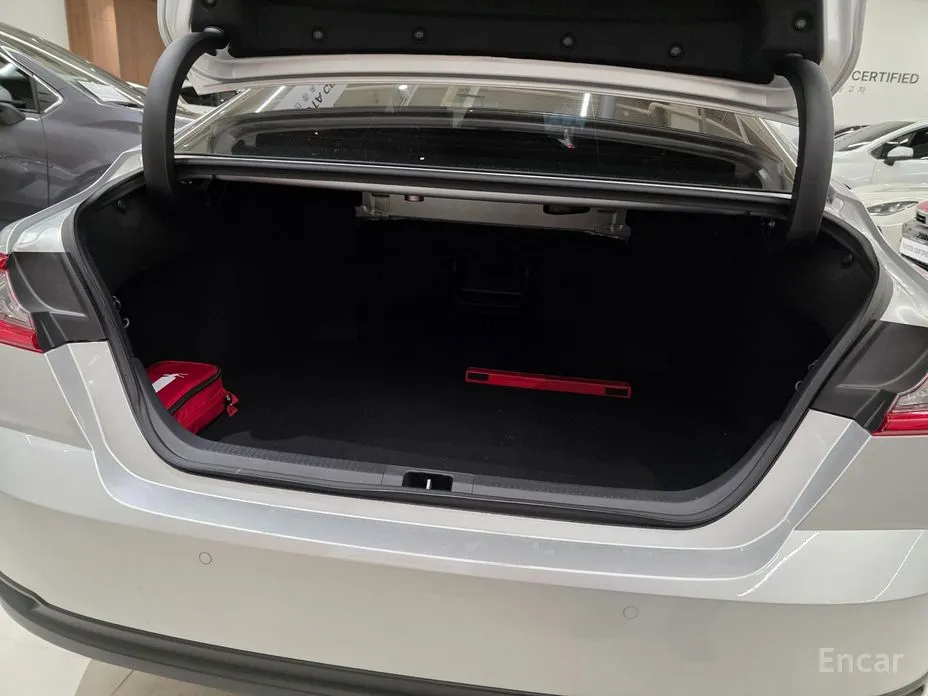 Фото 17 - Toyota Camry