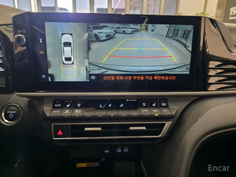 Фото 18 - Toyota Camry