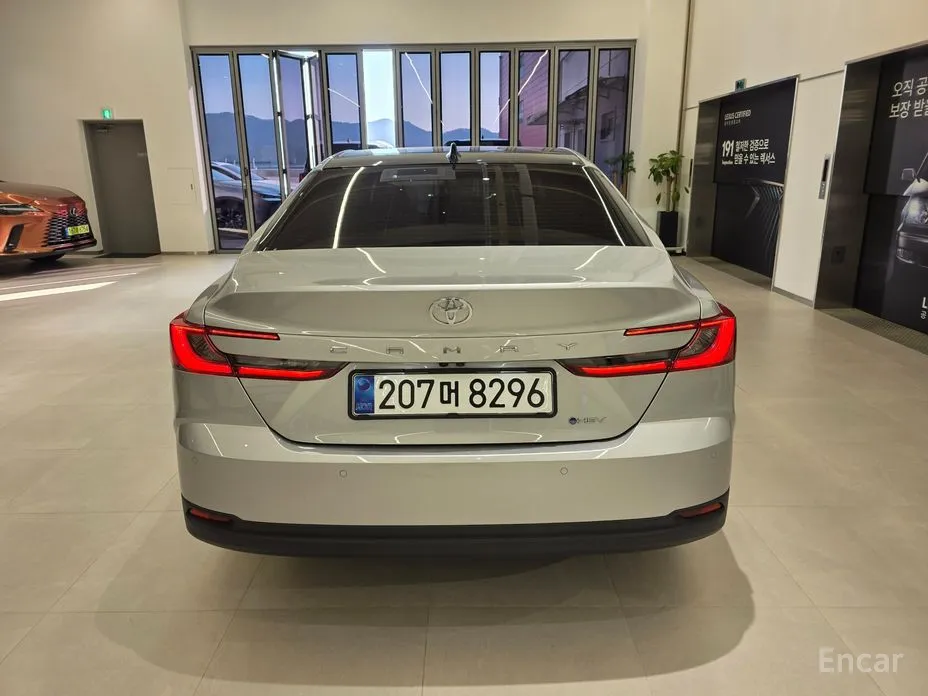 Фото 4 - Toyota Camry