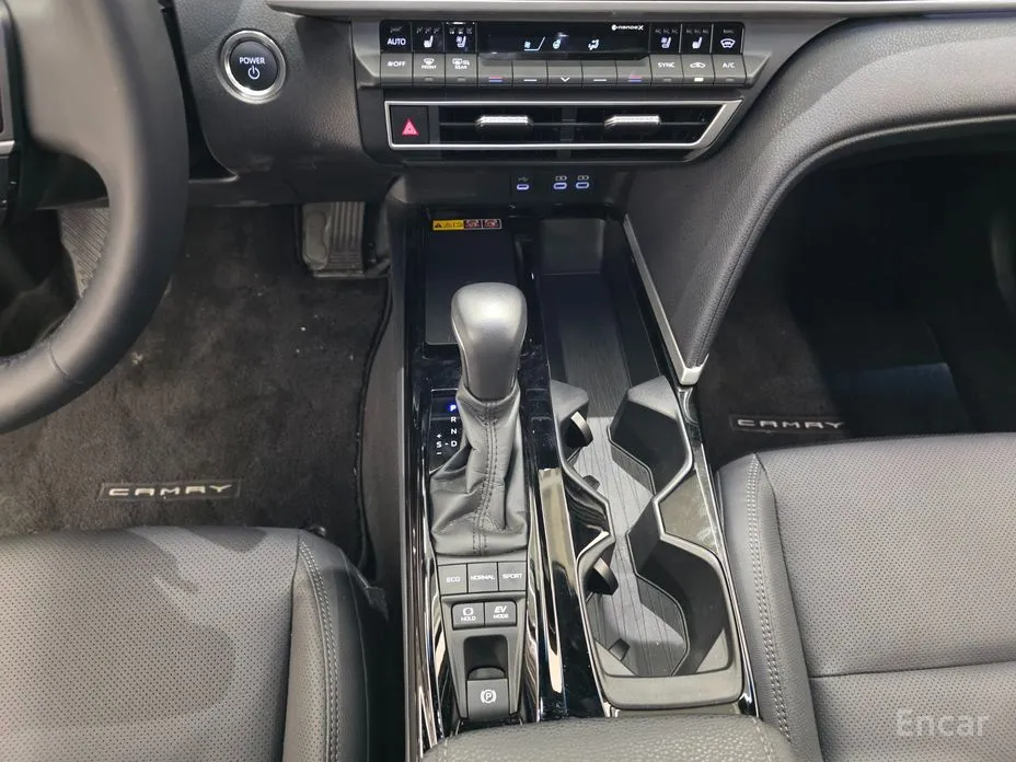 Фото 9 - Toyota Camry