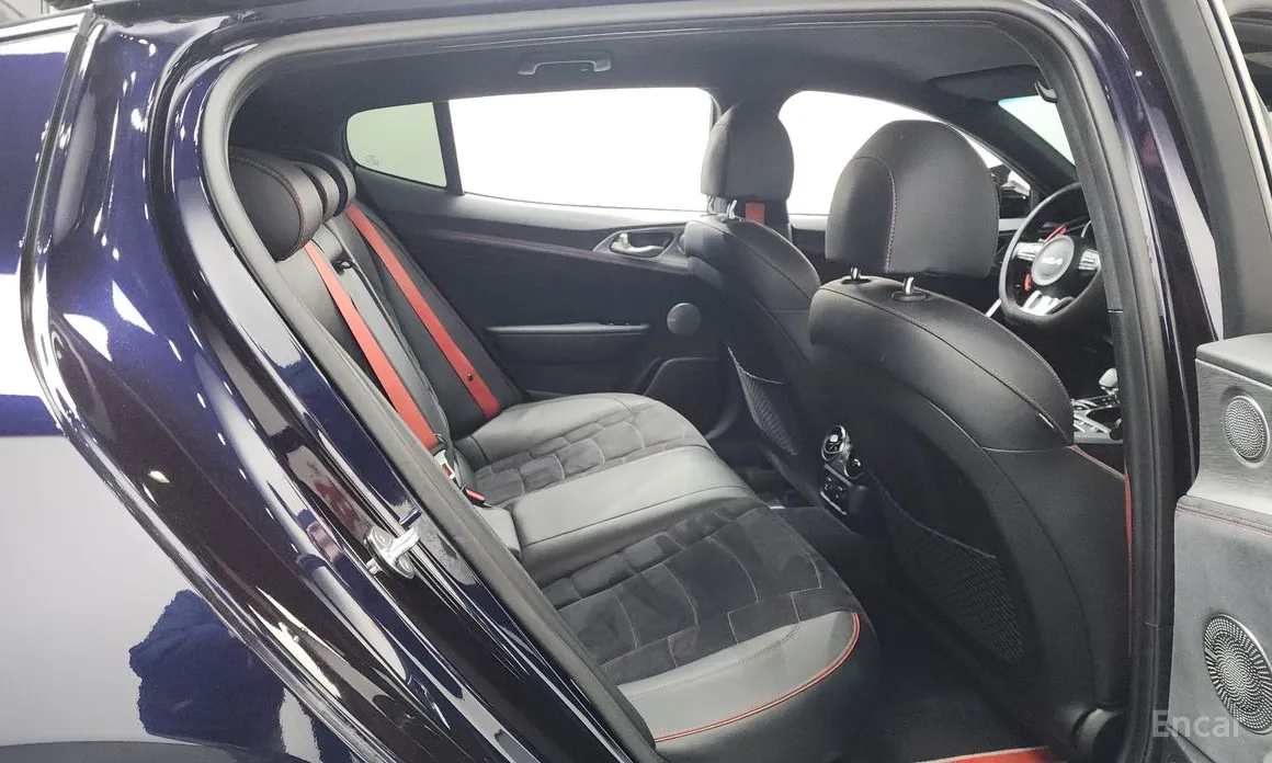 Фото 12 - Kia Stinger