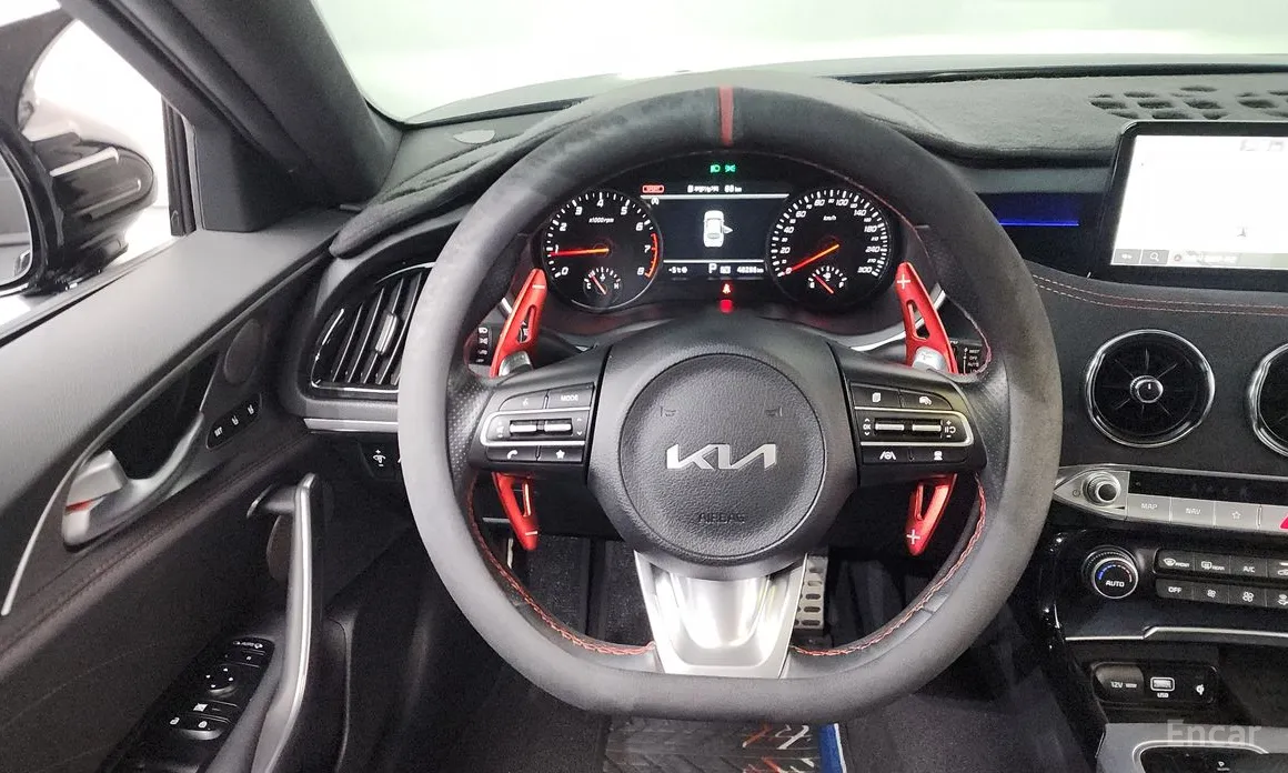 Фото 13 - Kia Stinger