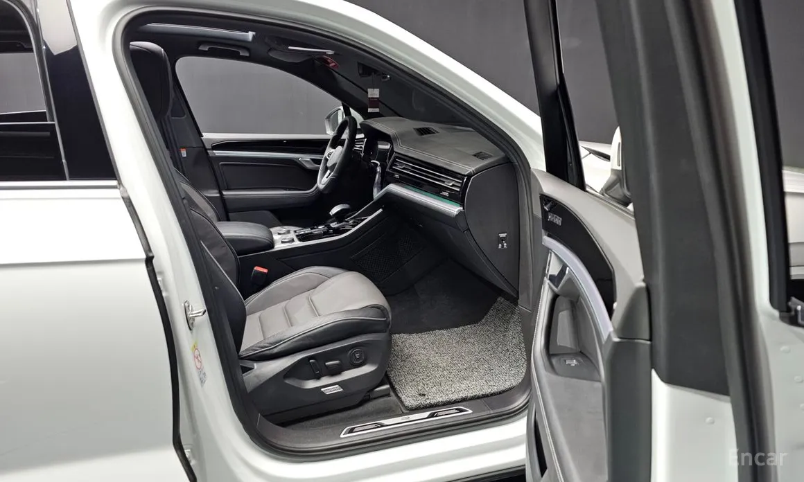 Фото 11 - Volkswagen Touareg