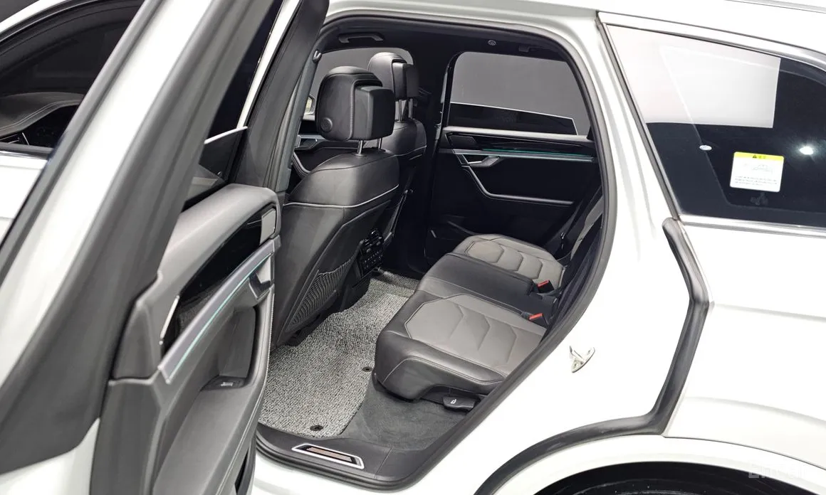 Фото 12 - Volkswagen Touareg