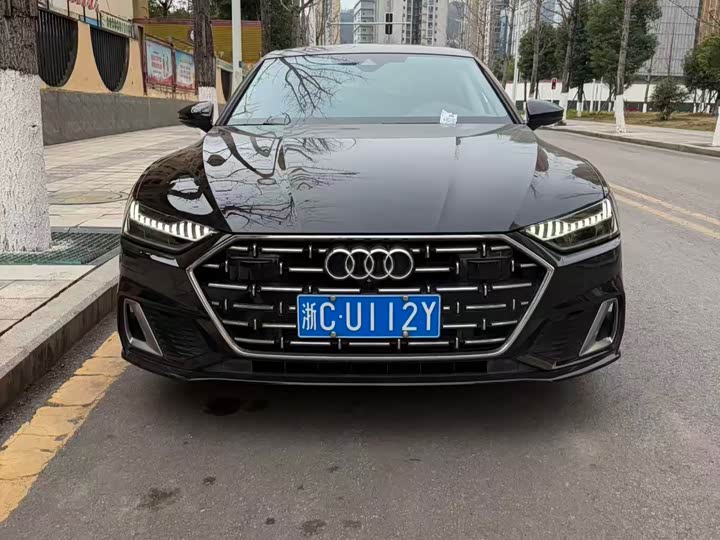 Фото 2 - Audi A7L