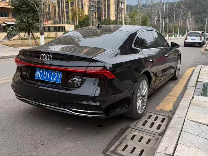 Фото 4 - Audi A7L