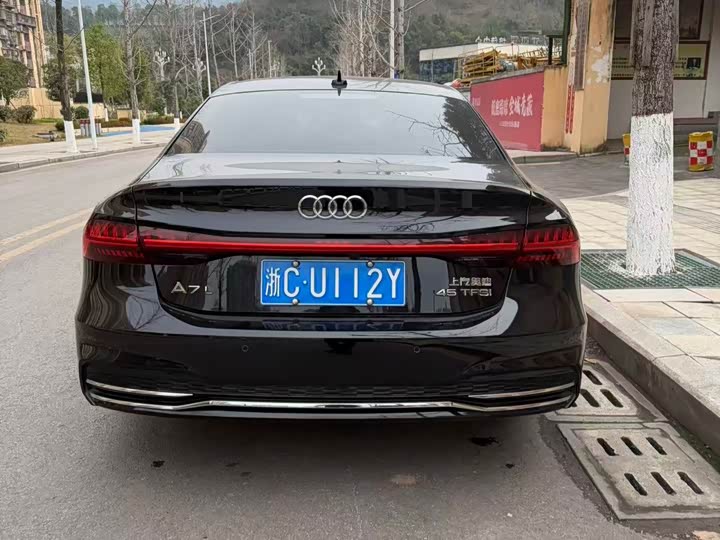 Фото 5 - Audi A7L