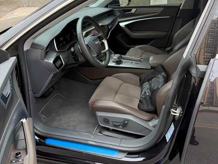 Фото 8 - Audi A7L