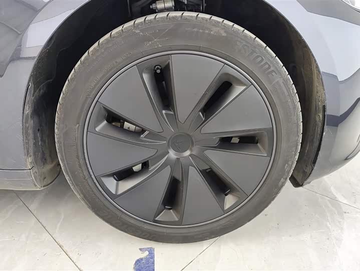 Фото 6 - Tesla Model 3