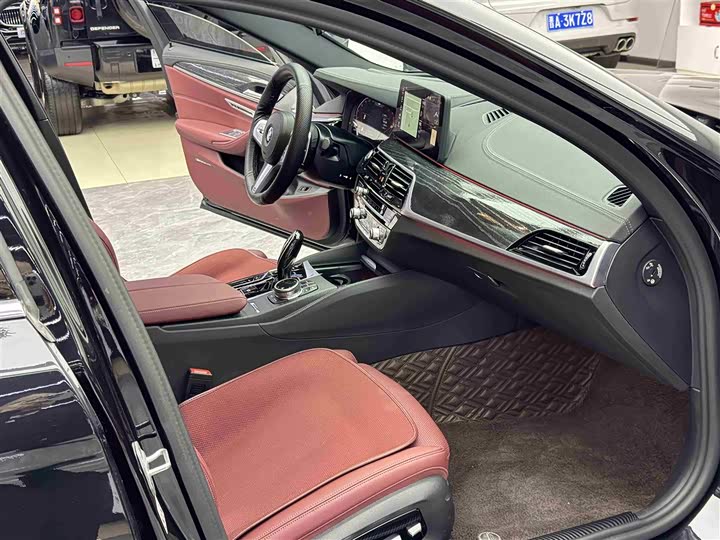 Фото 8 - BMW 5 Series