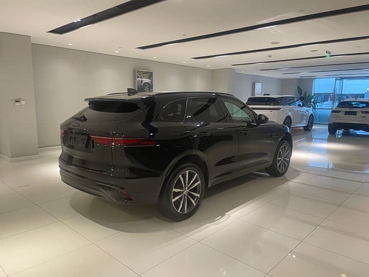 Фото 3 - Jaguar F-Pace