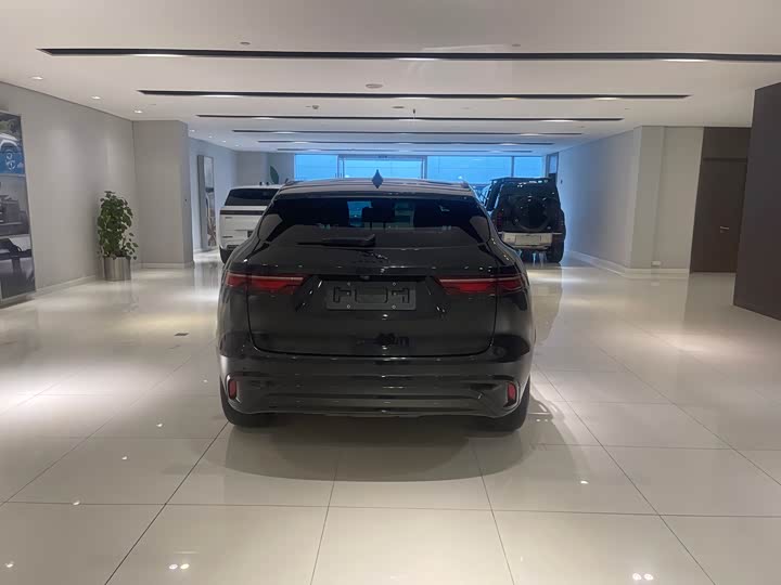 Фото 5 - Jaguar F-Pace