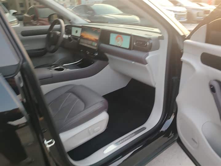 Фото 8 - Leapmotor C11