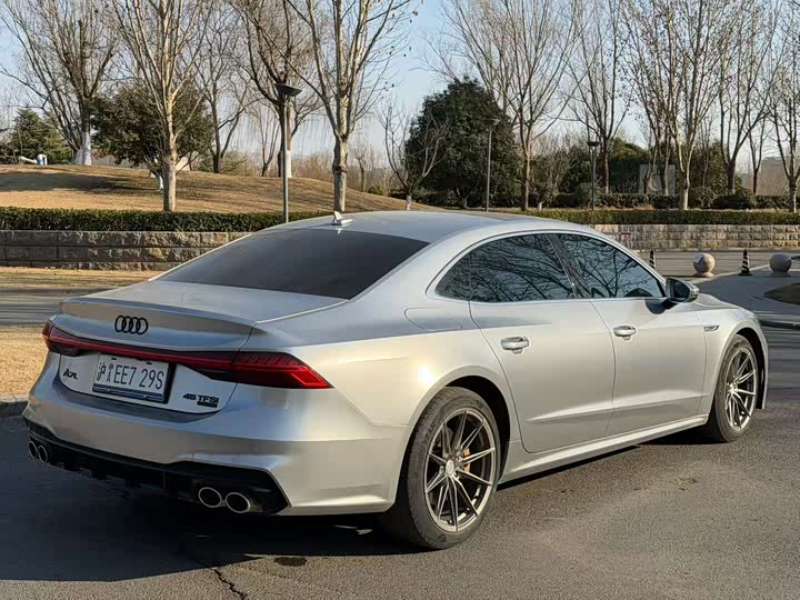 Фото 7 - Audi A7L