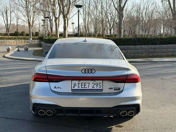 Фото 8 - Audi A7L