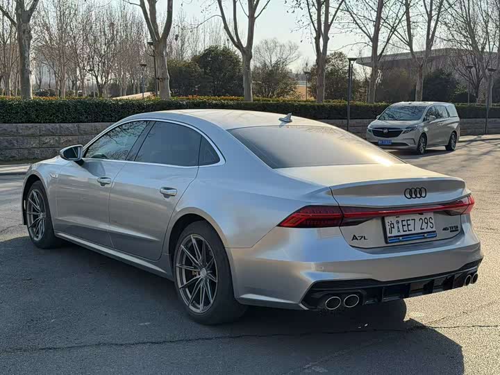 Фото 9 - Audi A7L