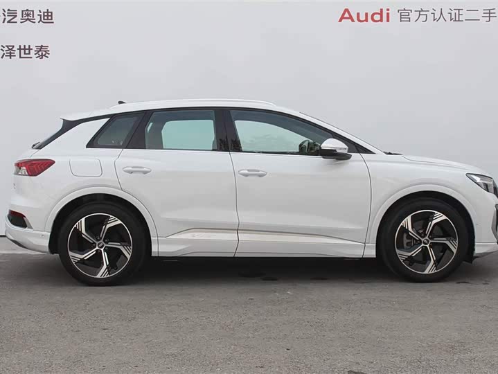 Фото 2 - Audi Q4 e-tron