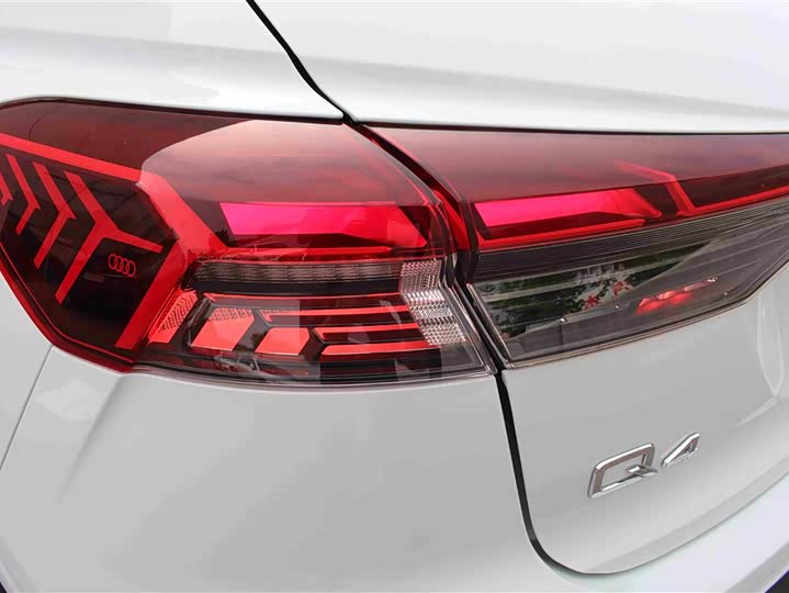 Фото 8 - Audi Q4 e-tron