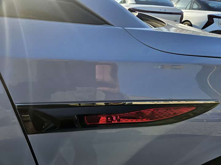 Фото 6 - Hongqi EH7