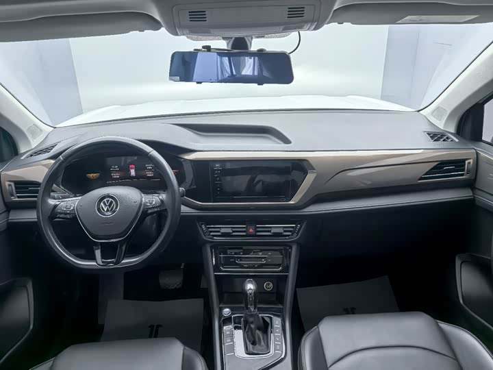 Фото 7 - Volkswagen Tharu