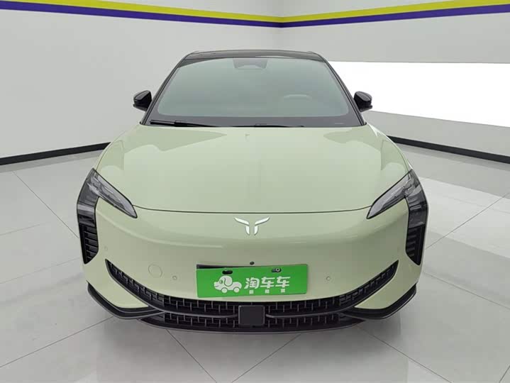 Photo 2 - Hongqi EH7