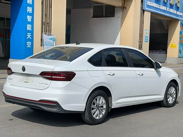 Фото 6 - Volkswagen Lavida