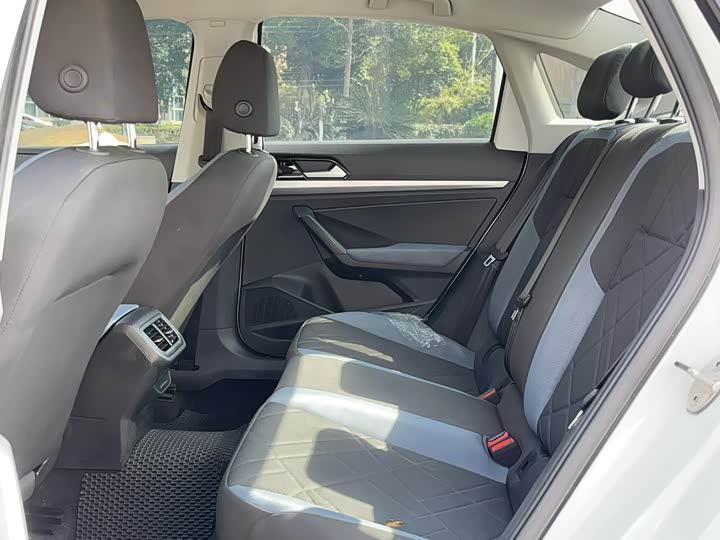 Фото 8 - Volkswagen Lavida