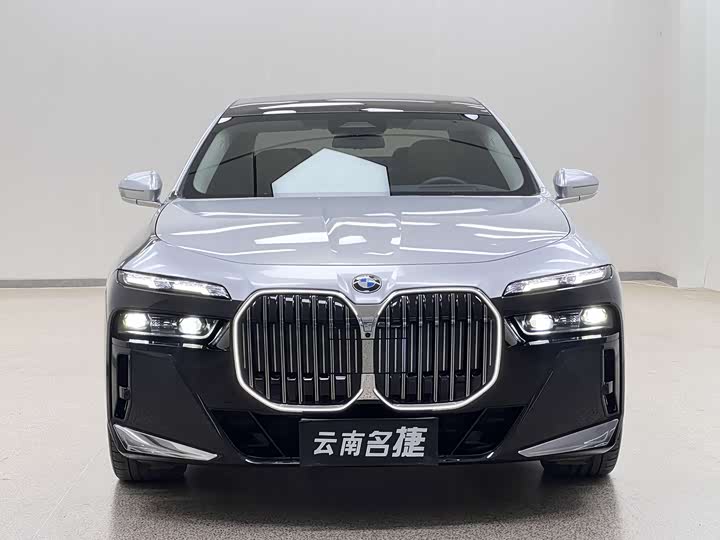 Фото 2 - BMW 7 Series