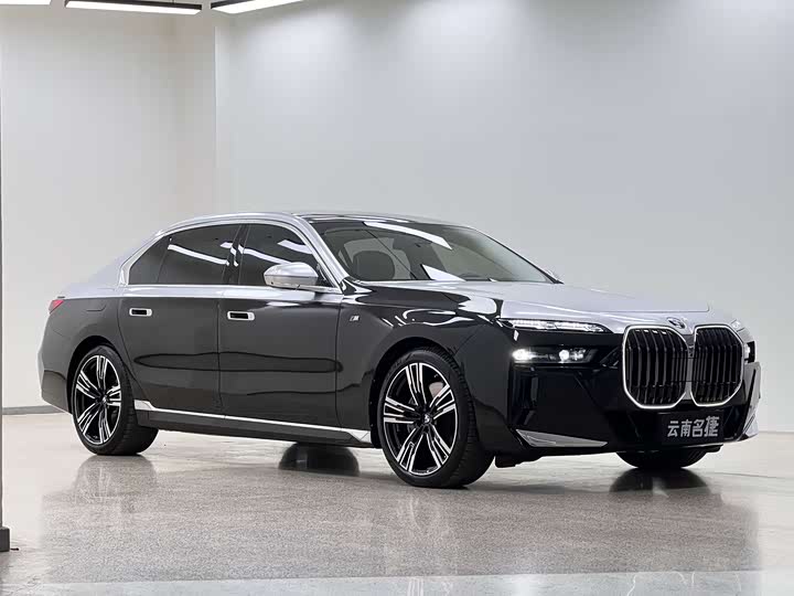 Фото 3 - BMW 7 Series