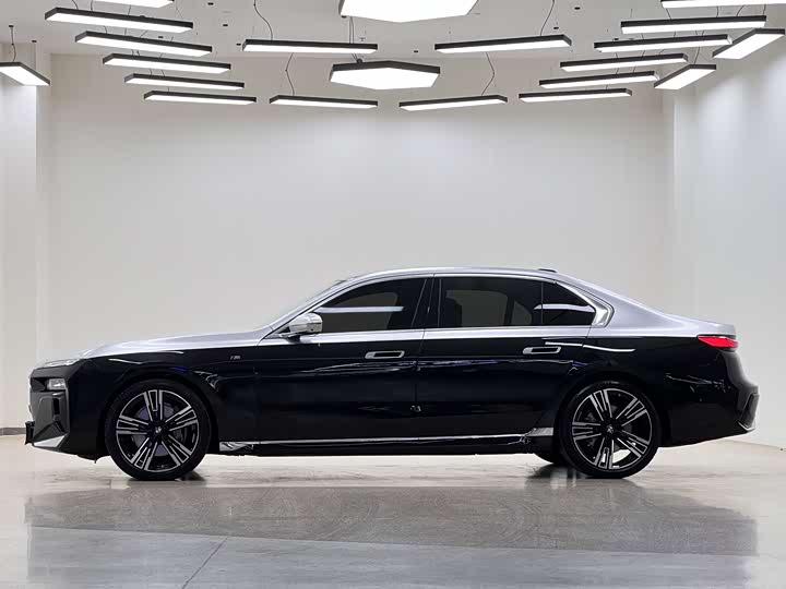Фото 7 - BMW 7 Series