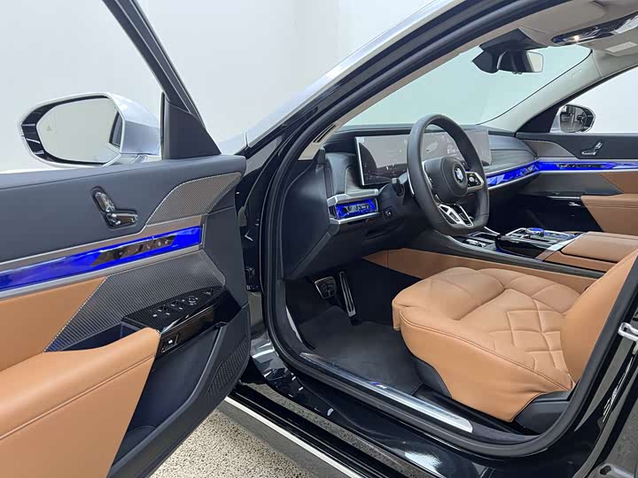 Фото 8 - BMW 7 Series