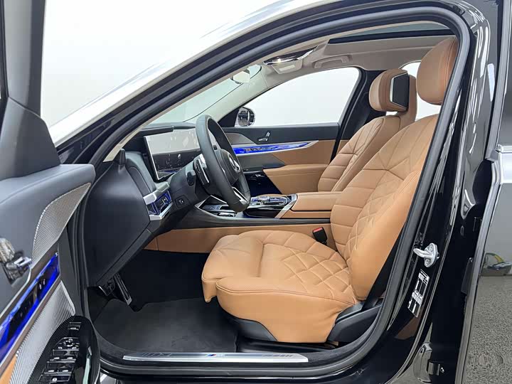 Фото 9 - BMW 7 Series