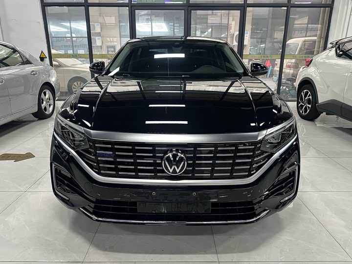 Фото 3 - Volkswagen Passat Hybrid